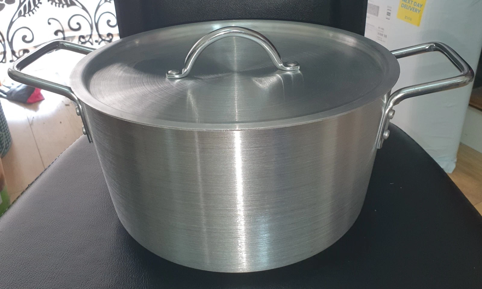 1x Large Aluminium Stock Pot Stockpot Saucepan With Lid 27cm Dia 14cm High NEW
Opens in a new window