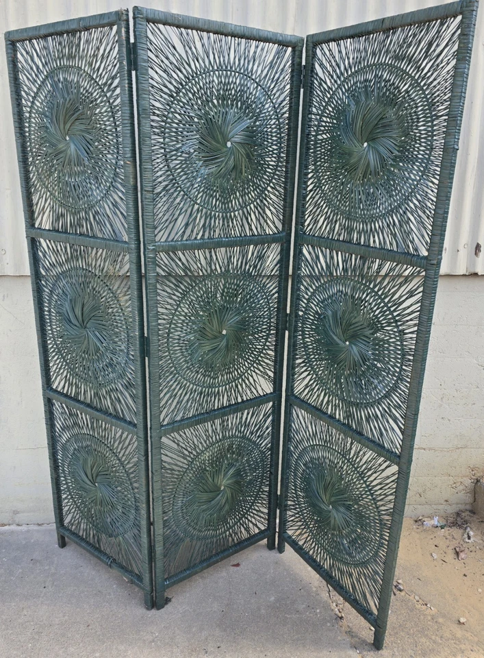 1970s Vintage Boho Chic Mid Century Rattan Wicker Sunburst 3 Panel Room Divider2 - Image 2 of 4