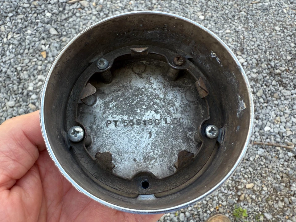 OLDSMOBILE CUTLASS OEM TAPA CENTRAL DE RUEDA ALEACIÓN CROMADA 1977-1981 PT 559180 LDC Foto 4 de 4