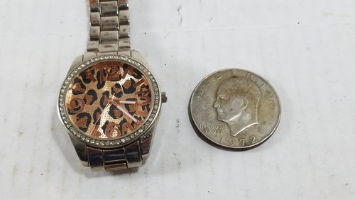 Wristwatch Round Animal Print Face Gold Toned Link Band (VBM0590) - Picture 3 of 5