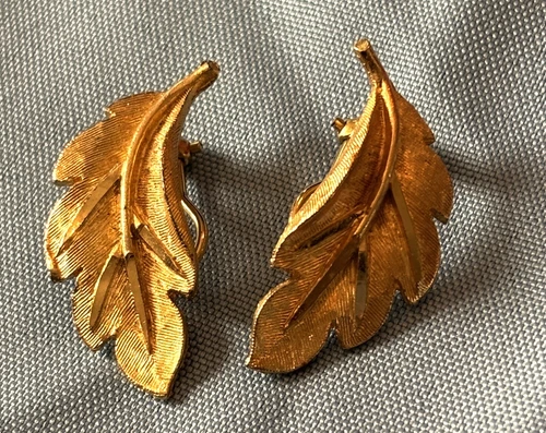 Lovely Vintage BSK Gold Tone Clip Earrings Curled Leaves