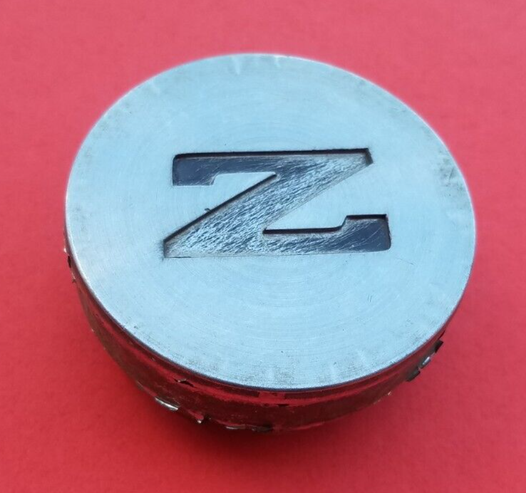 ぢゅん 1984-1986 NISSAN 300ZX WHEEL RIM HUBCAP HUB CAP CENTER COVER PLUG