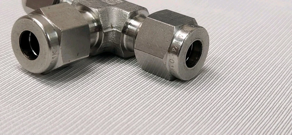 Hy-lok 316 Stainless 1/4" Tube Compression Union Tee Qty 7 - Image 4 of 4