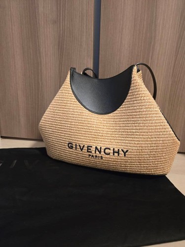 GIVENCHY SMALL FACET SHOULDER BAG IN RAFFIA 931855