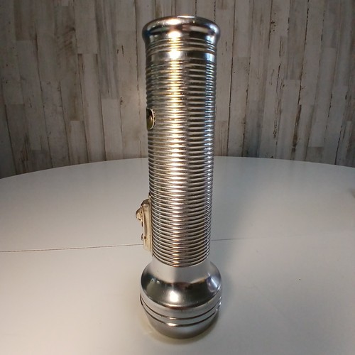 Vtg 1960s Ray-O-Vac Sportsman 7" Flashlight Ribbed Stainless Steel - Picture 2 of 10