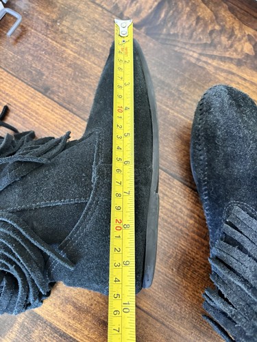 Minnetonka Black Suede Calf 3 Row Fringe Moccasin Boots Boho Western Festival 8 - Picture 9 of 11
