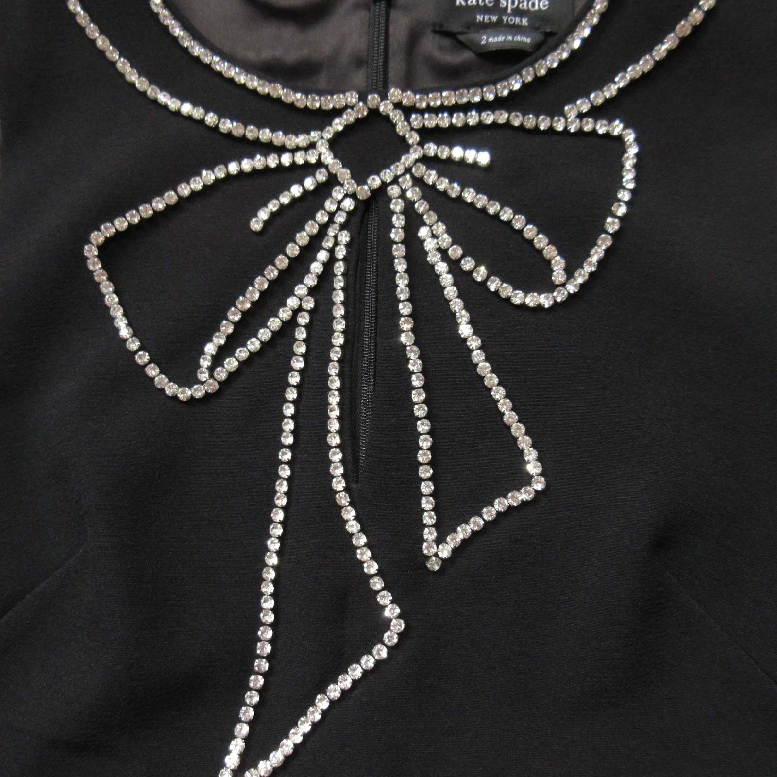 Abito nuovo con etichette Kate Spade New York impreziosito fiocco crepe cambio in nero strass 2