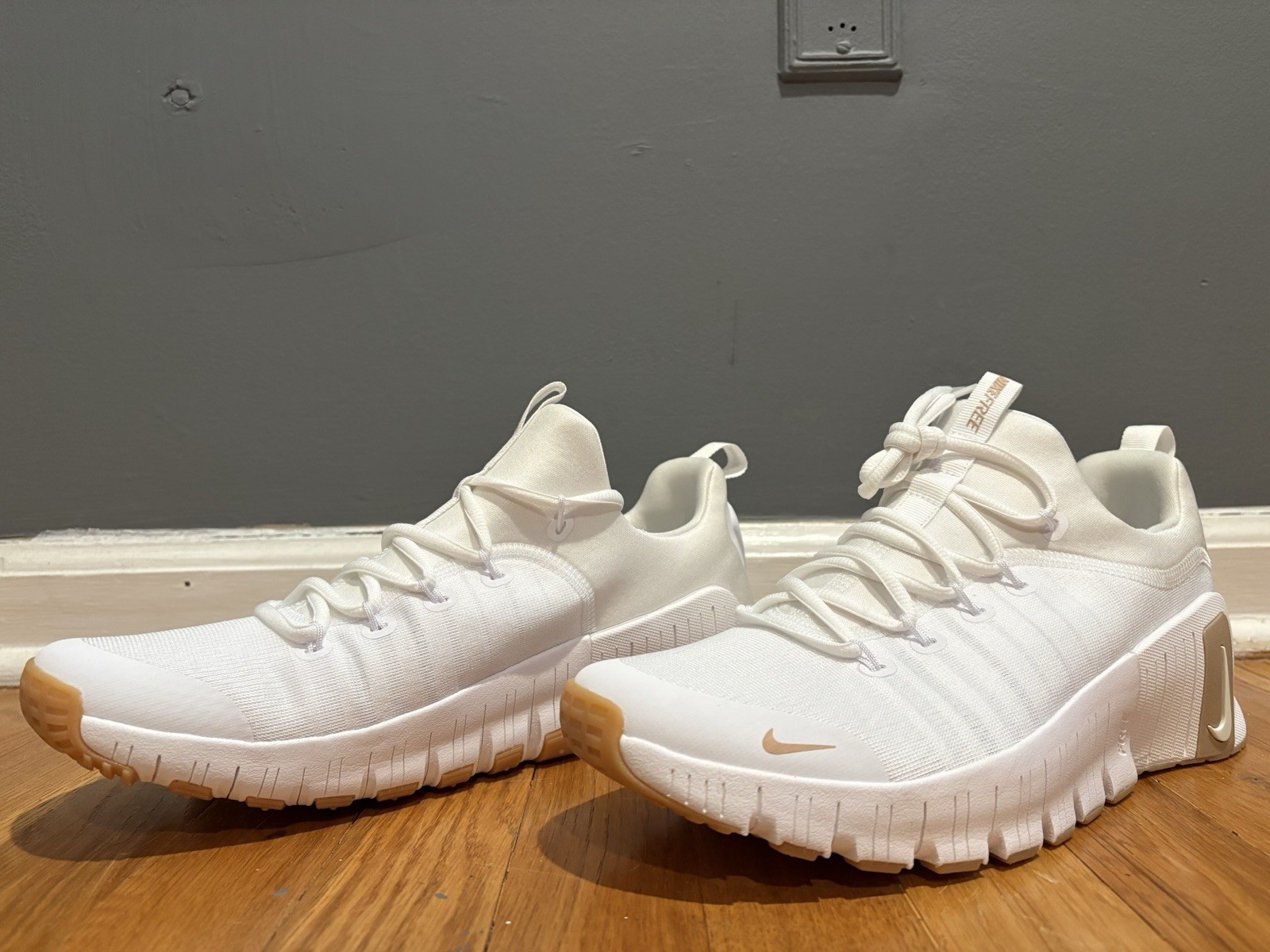 Size - 10.5 Nike Free Metcon 6 White/Gum Light Brown/Hemp FJ7127 105