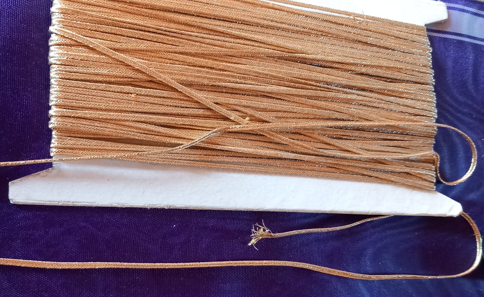 ANCIEN GALON SOUTACHE FIL METALLISE OR 3 METRES SUR 0,3 CM ETAT NEUF N°2