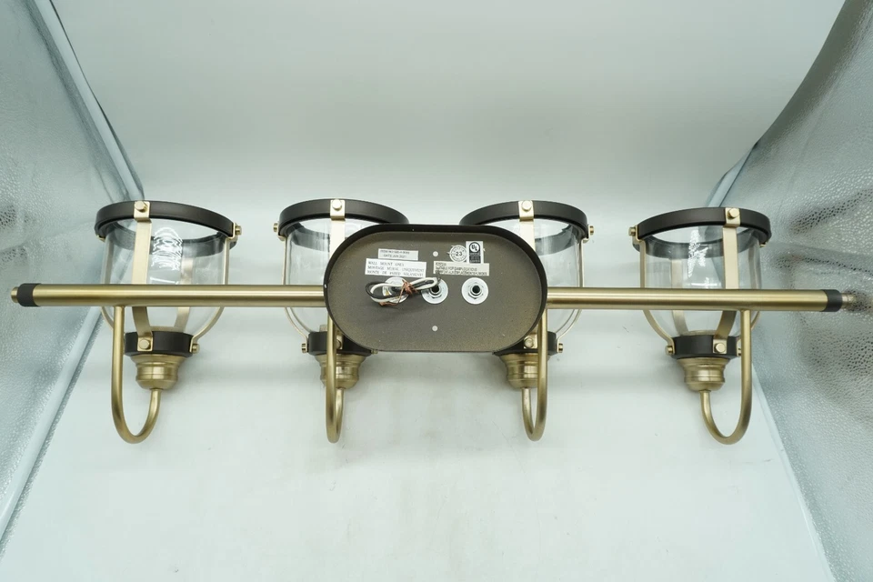 Luz de tocador de baño con cúpula con bandas Quorum International 586-4-8086 Foto 2 de 4