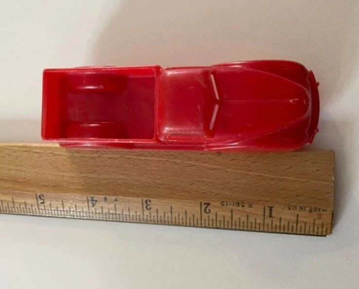 Camioneta de juguete vintage Renwal Nº 62 roja y amarilla. Foto 3 de 4