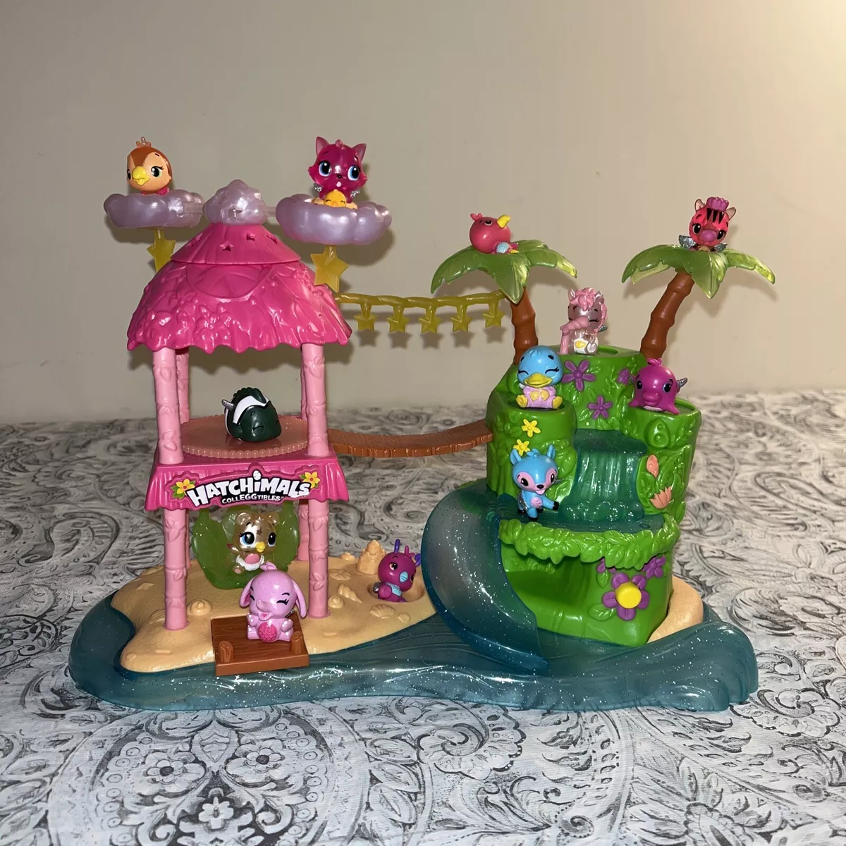HATCHIMALS CollEGGtibles Tropical Party Playset Lights Up Plays
