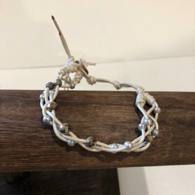 CHAN LUU GREY PEARL MIX SINGLE STRAND BRACELET ON