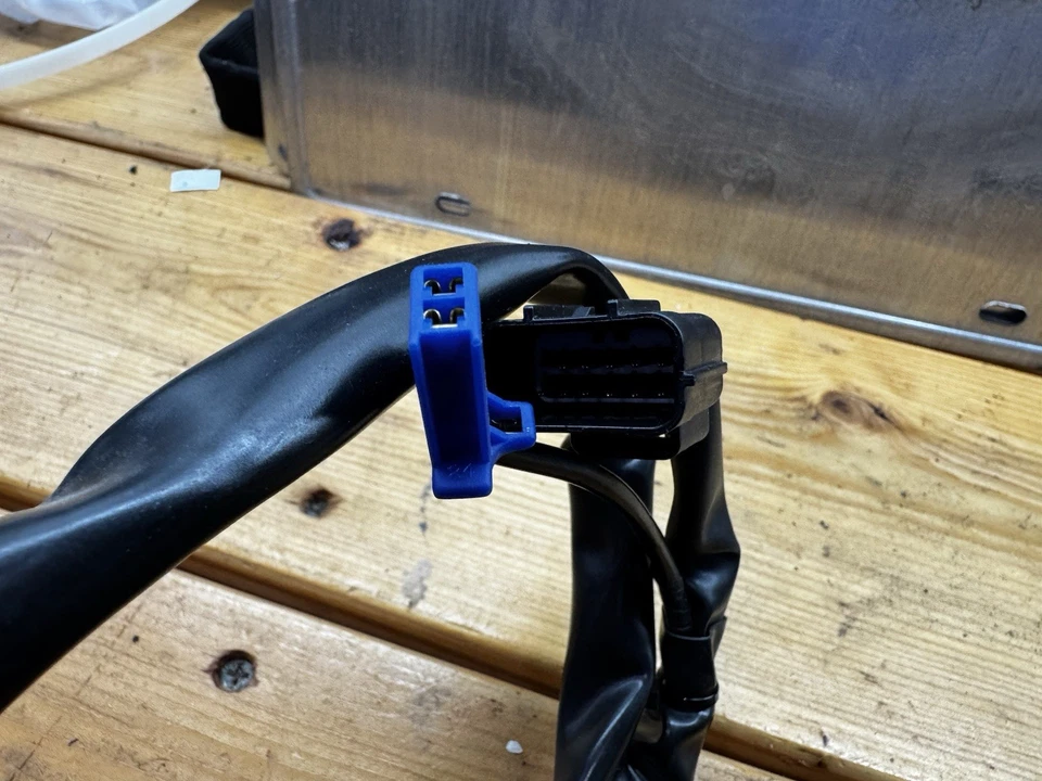 KTM 原始设备制造商 390 左侧组合开关 JG401424 95811070000 — 第 4/4 张图片