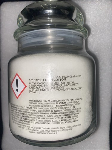 Yankee Candle Scented, Clean Cotton, Medium Jar, Burns up to 75 Hrs, NEW - Picture 2 of 4