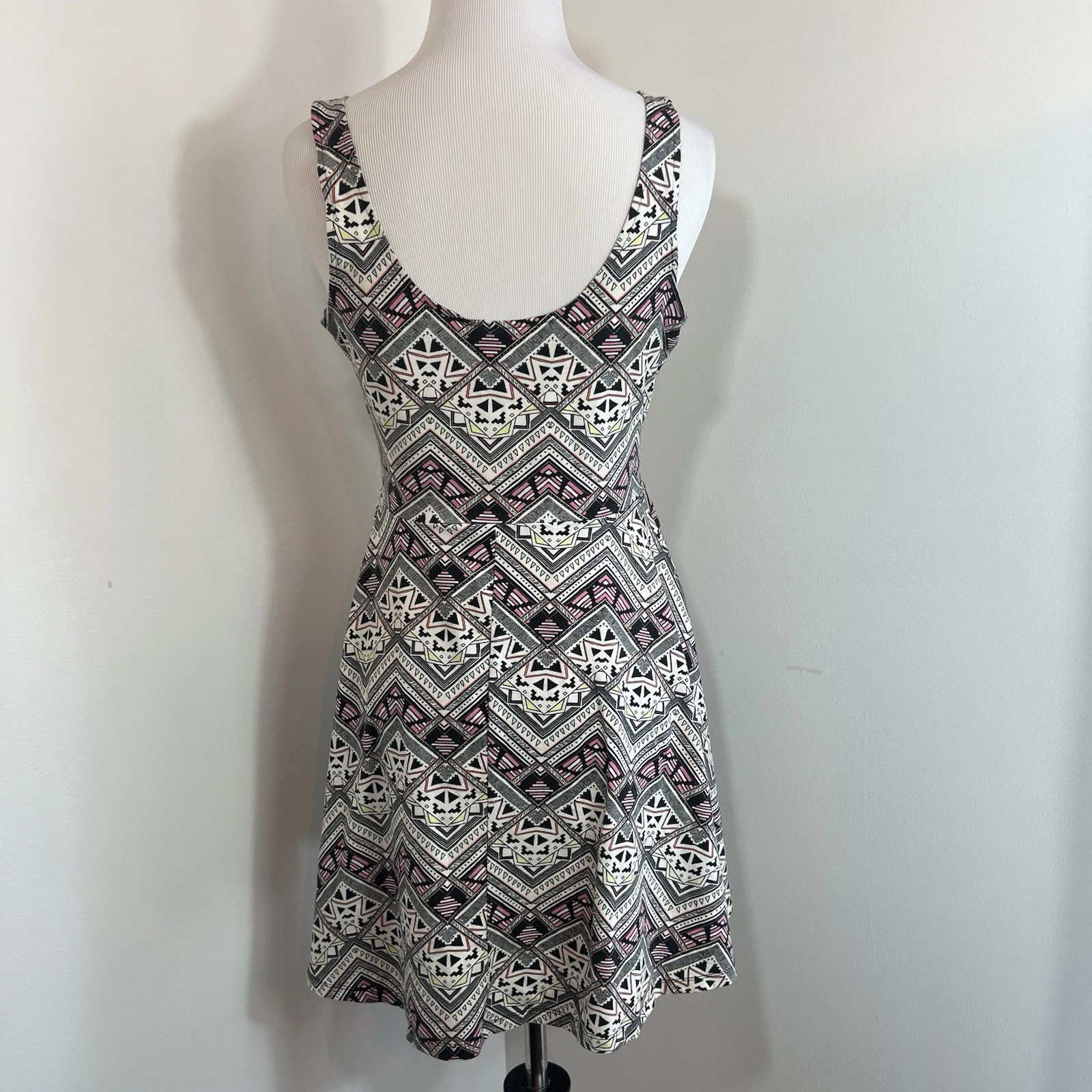 UNDERCOVER Victoria's Secret ROSA stampa tribale skater tank mini abito aderente e svasato taglia M