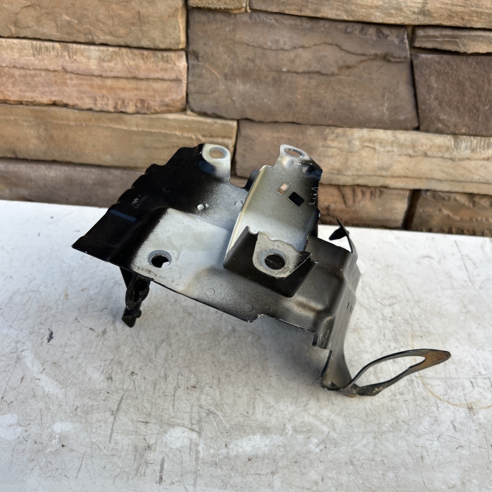 2018-Up Lamborghini Urus Strut Bracket Right Genuine OEM 4ML821132A See Photos