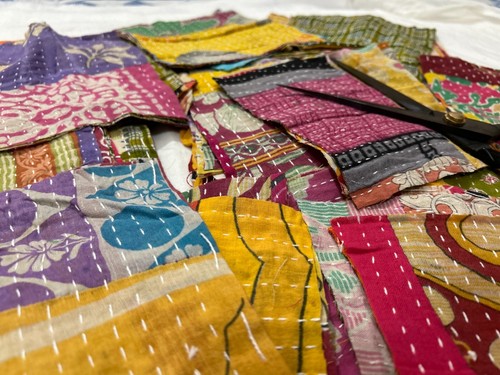 Indian Vintage 50/100 Pcs Remnants of Recycle Cotton quilt, Kantha Fabric Scraps - Picture 3 of 10