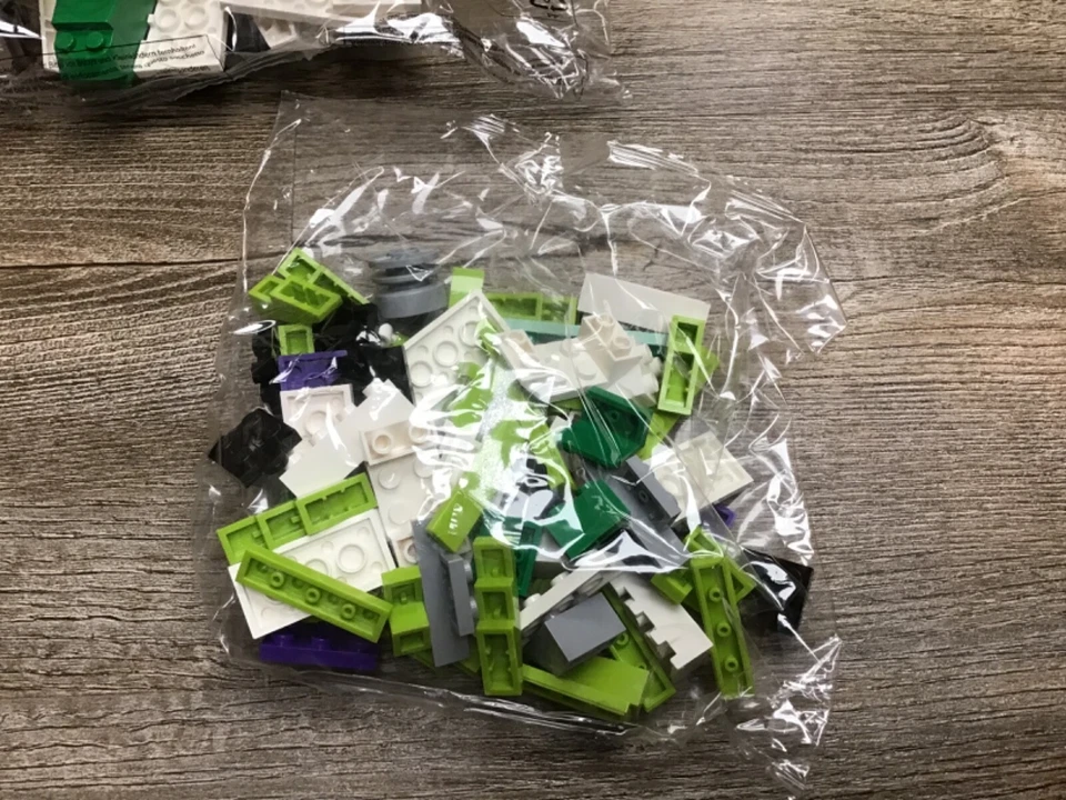 LEGO® 20200 Master Builder Academy Level One Space Designer New Open Box - Image 2 of 4