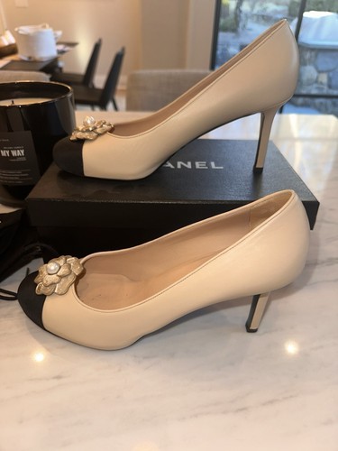 CHANEL WOMENS PUMP SIZE 41.5 BEIGE CALFSKIN/ BLACK GROSGRAIN/ CAMELLIA 3.5" HEEL - Picture 7 of 14