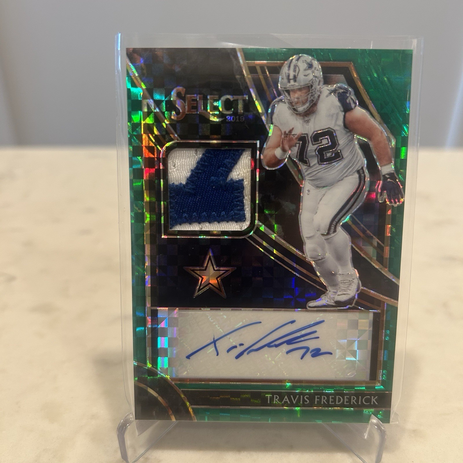 Travis Frederick 2019 Panini Select Game Used Patch Auto Green /5 Autograph view 2
