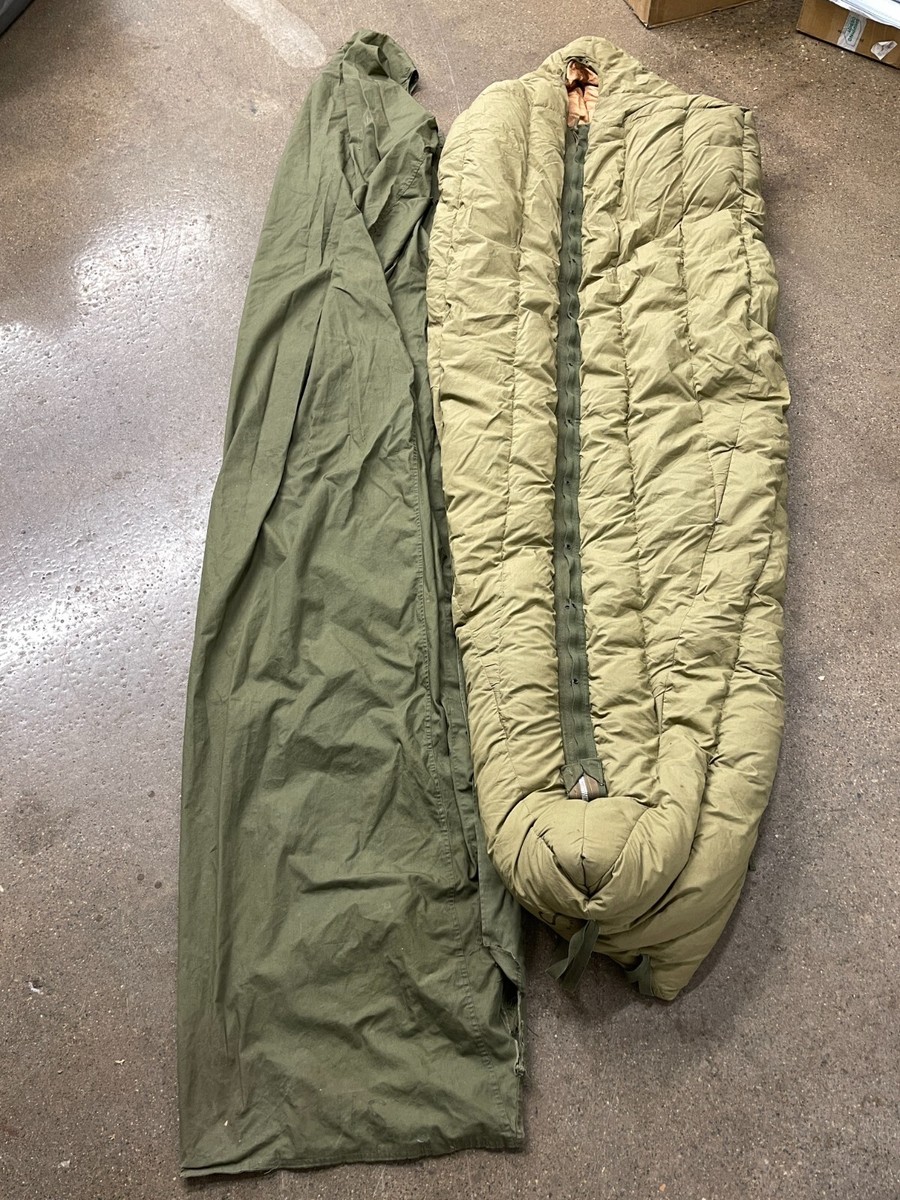 Vintage US Military M-1945 Mountain Regular Sleeping Bag Vintage US Military M-1945 Mountain Regular Sleeping Bag