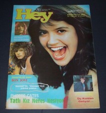 PHOEBE CATES-KISS Cvr MEL & KIM-JEAN MICHEL JARRE-PINK FLOYD-JOHNNY LOGAN 34032