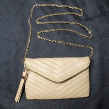 Vtg Quilted Vegan Leather Crossbody Purse Bag Beige Removable Chain Strap Tassel