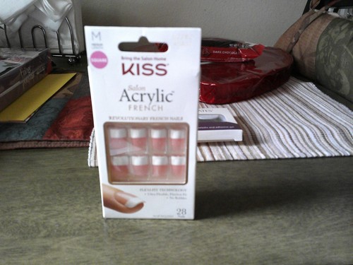 KISS SALON ACRYLIC FRENCH 28 NAILS SURE THING MEDIUM LENGTH KSA07