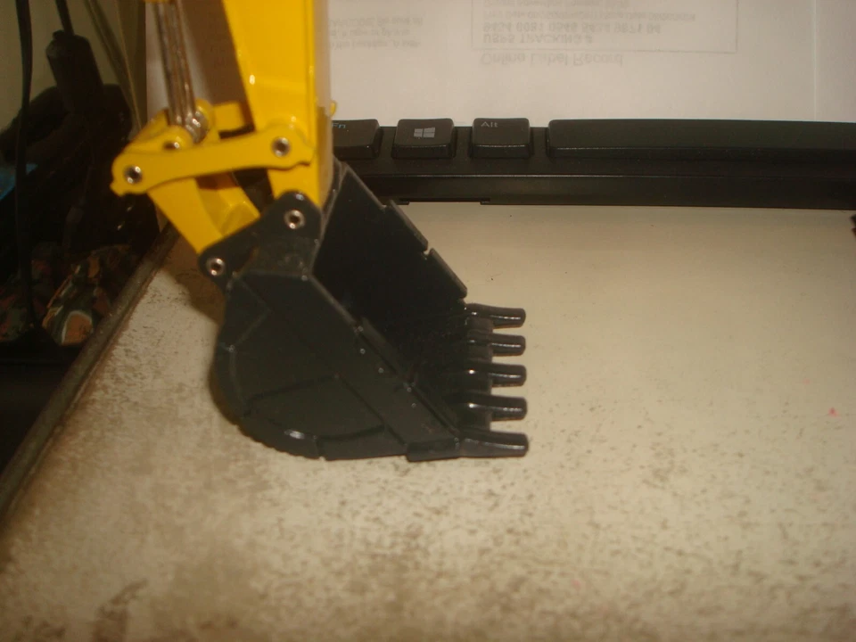 JOAL. KOMATSU. EXCAVADORA PC1100LC. ESCALA 1/50. Foto 3 de 4