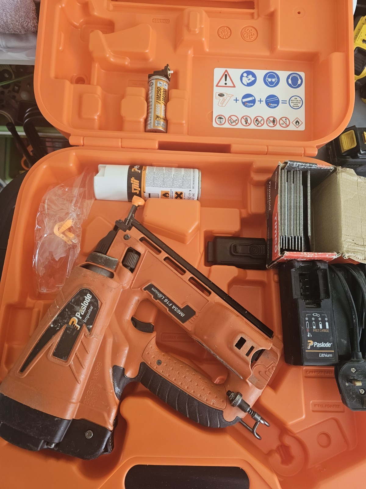 Paslode IM65A F16 Cordless Nail Gun