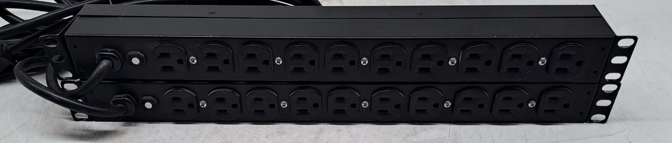 Lot of 2 APC AP9562 basic Rack Mount PDU 10 Outlets 1U - Image 2 of 4