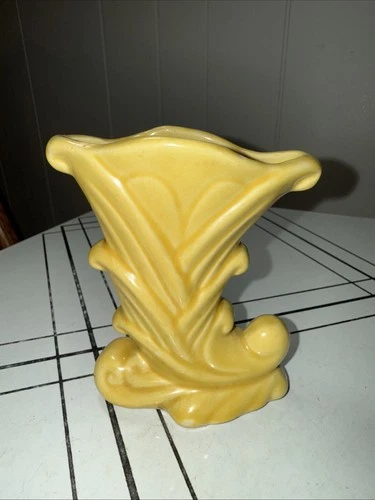 Vintage Shawnee Cornucopia Pottery Vase 4 7/8” Yellow USA 835 MCM 1940s