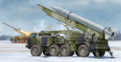 Trumpeter 1:35 1025 Russian 9P113 TEL w/9M21 Rocket of 9K52 Luna-M Short-range a