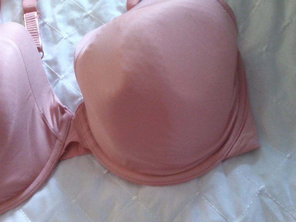 next sujetador satinado suave con aros Reino Unido 36DD euro 80DD Estados Unidos 36D Francia 95DD rosa Foto 2 de 4