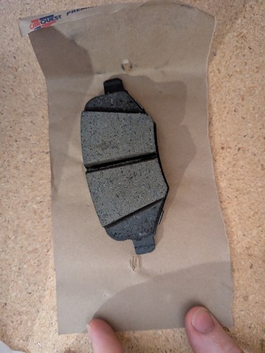 CARQUEST GNAD1754 Disc Brake Pad Set-Premium Gold Ceramic Brake Pads - Picture 4 of 6