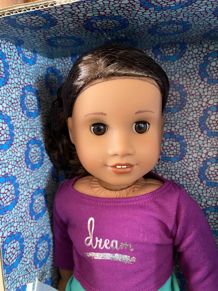 Boneca American Girl 18" Gabriela Menina do Ano 2017 Afro-Americana - Imagem 2 de 4