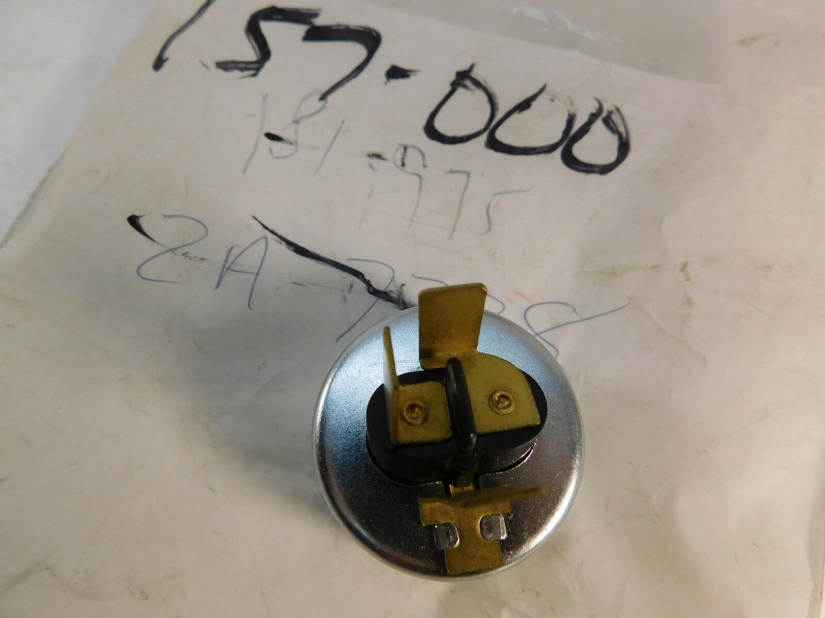 Moss 157-000 Headlamp Socket Adapter for Bulb to 3-Tab Plug for