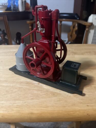 Ertl IHC Famous Engine 1:8 Vertical Engine Die-Cast International Harvester 7"