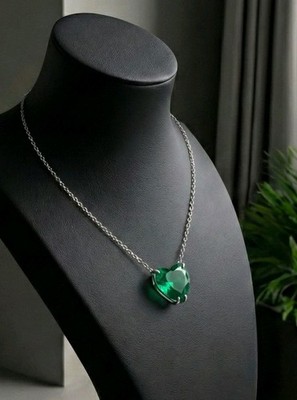 Vintage Platin Anhänger 4,62ct. Lab-grown grüner Smaragd Herzform  