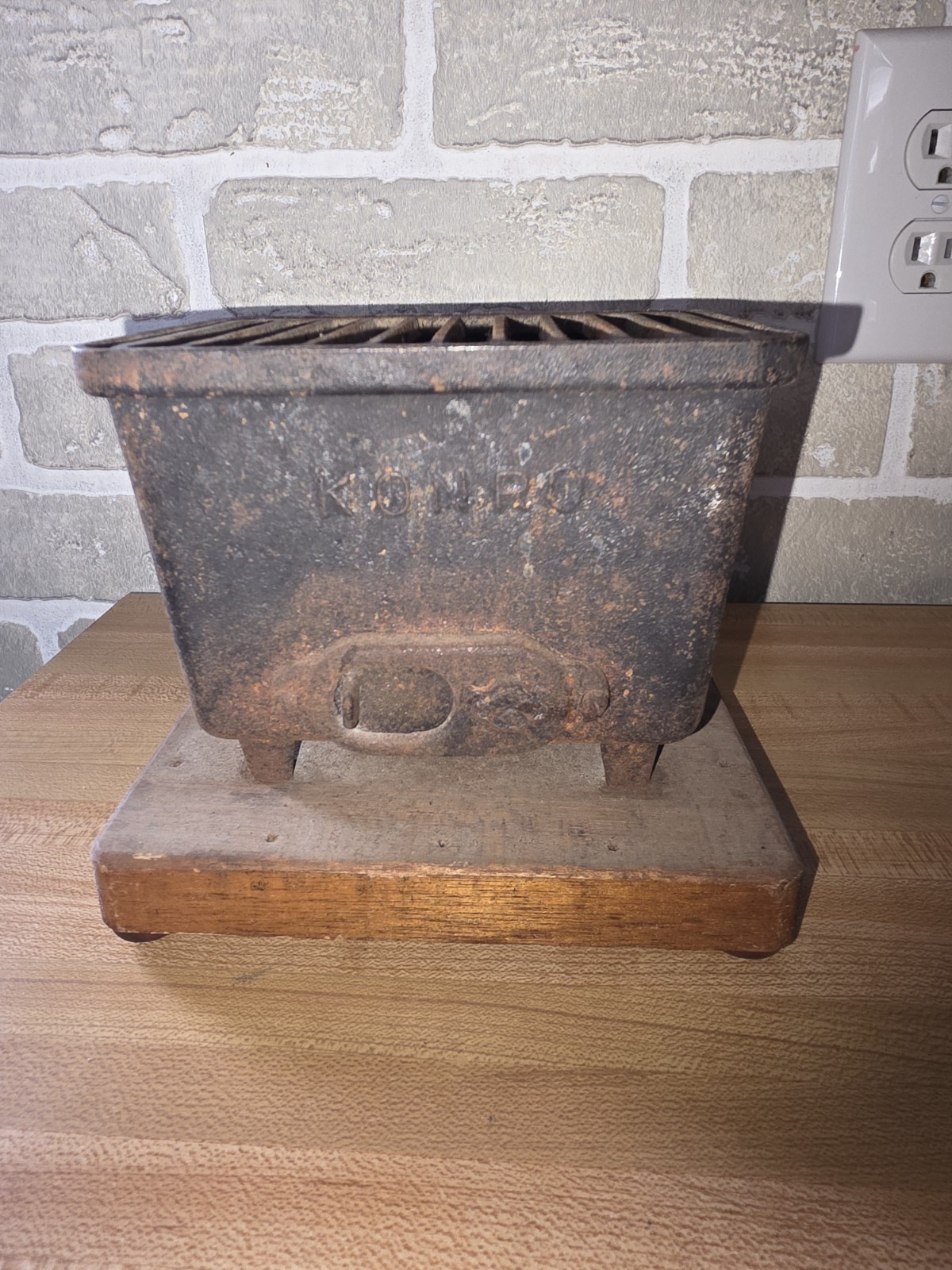 Vintage Konro Mini Tabletop Hibachi Grill. Cast Iron. Japan