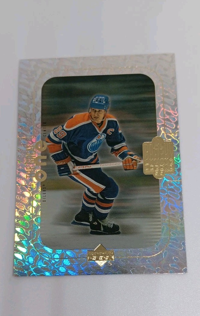 1999 Upper Deck Gretzky Living Legend - The Great One Wayne Gretzky #GO2