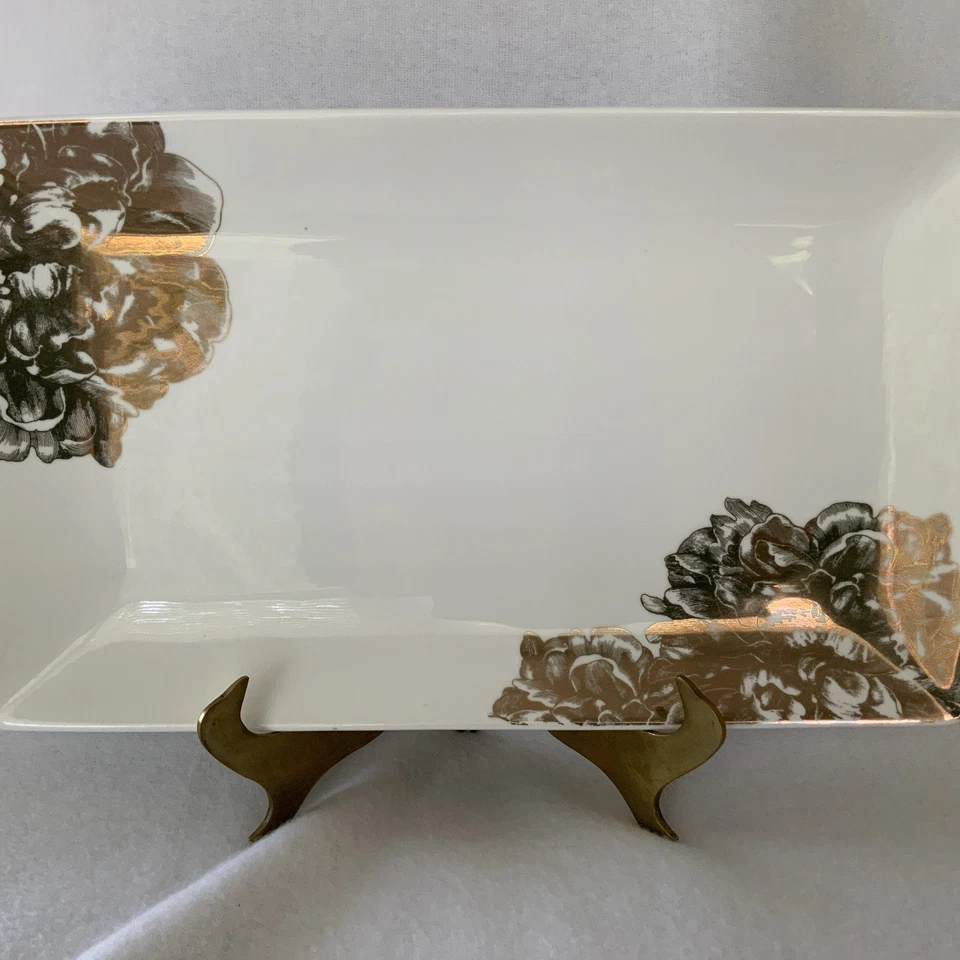 "Plato grande para servir Nicole Miller flores doradas blancas y metálicas 14"" X 8,5""" Foto 3 de 4