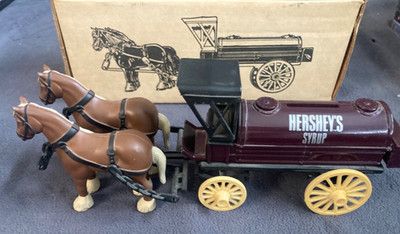 Hershey's Syrup Horse & Delivery Wagon Locking Coin Bank  Vintage 1991 Fast Ship