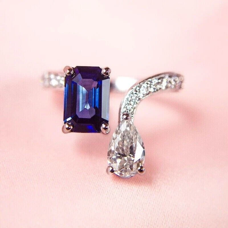 Anillo de plata 925 de 4 quilates con corte esmeralda de zafiro azul simulado enchapado en oro blanco de 14 k Foto 3 de 4