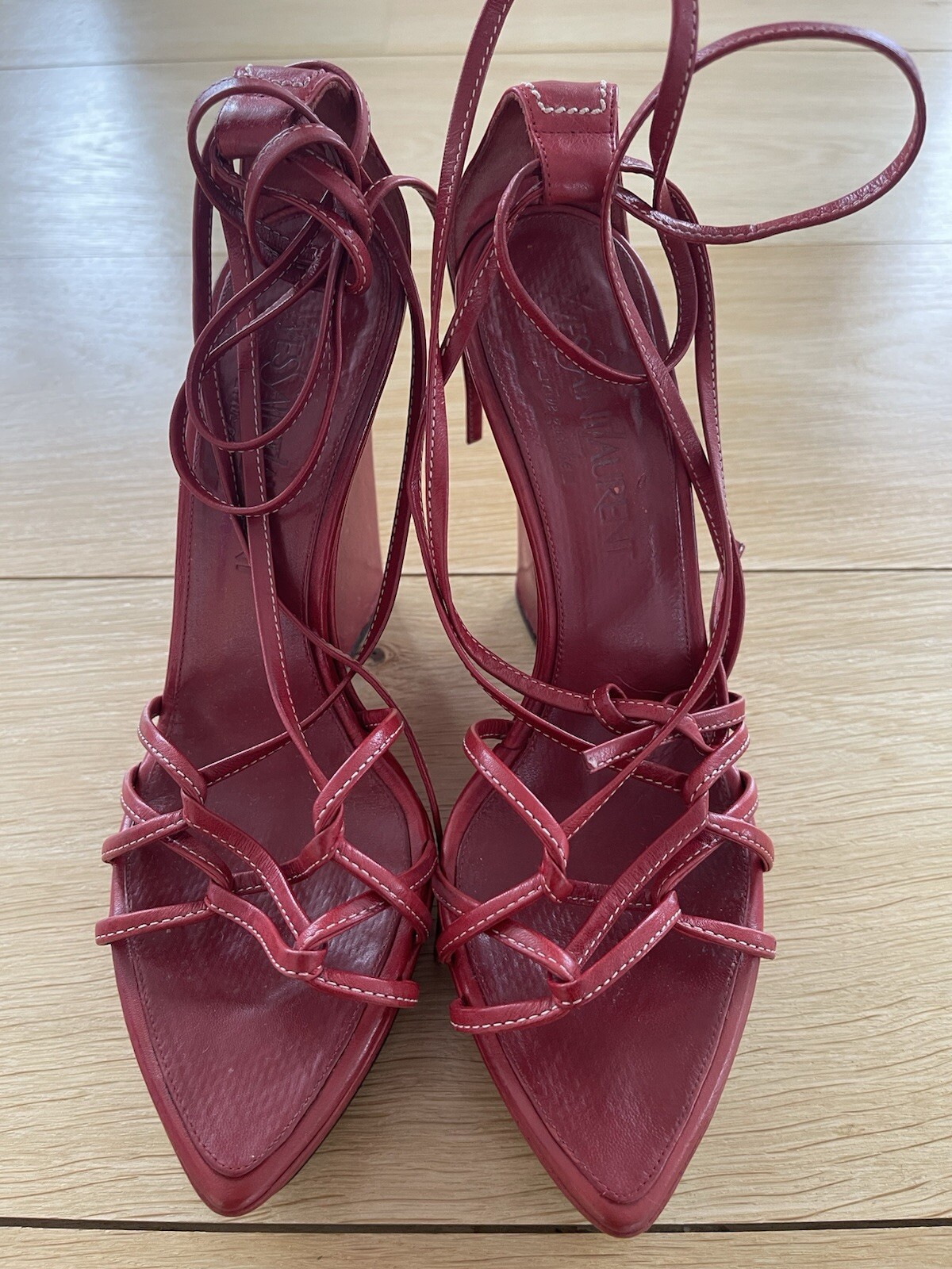 YVES SAINT LAURENT Sandali con zeppa e cinturino rosso vino taglia 38 (UK5)