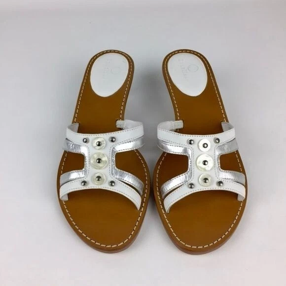 Sandalias de cuero blancas plateadas Cole Haan para mujer con tachuelas de tacón de gatito talla 8,5 Foto 2 de 4