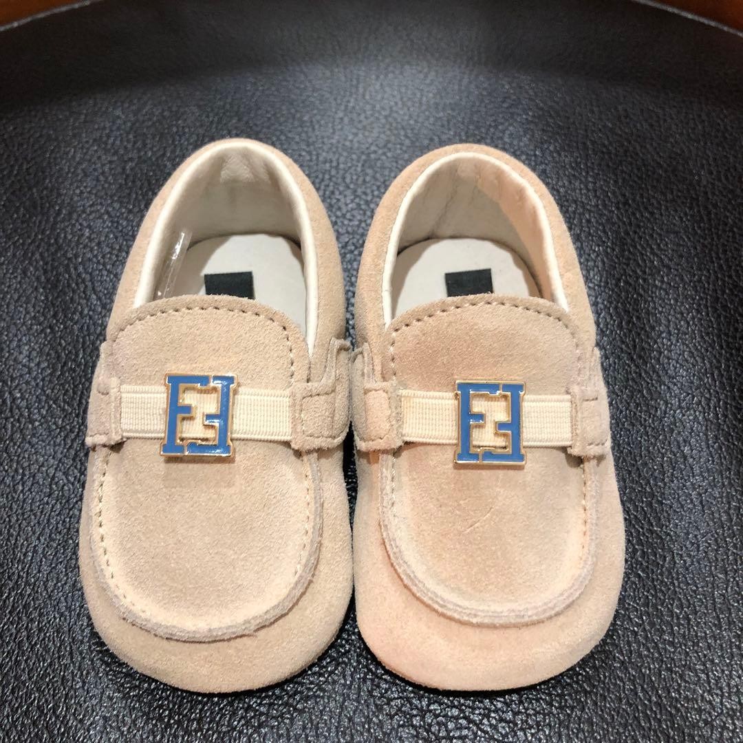 Sneakers Beige Suede Infant Size 11 New Unused Luxury