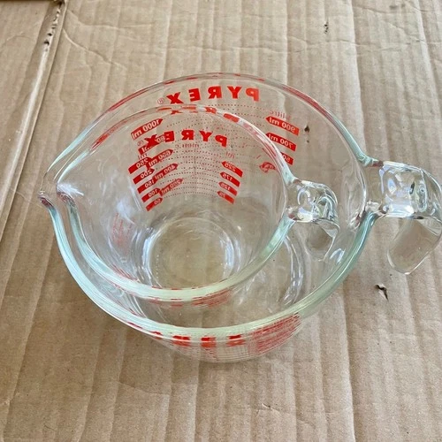 2x Vintage PYREX Glass Measuring  Cup  Big Red Letter