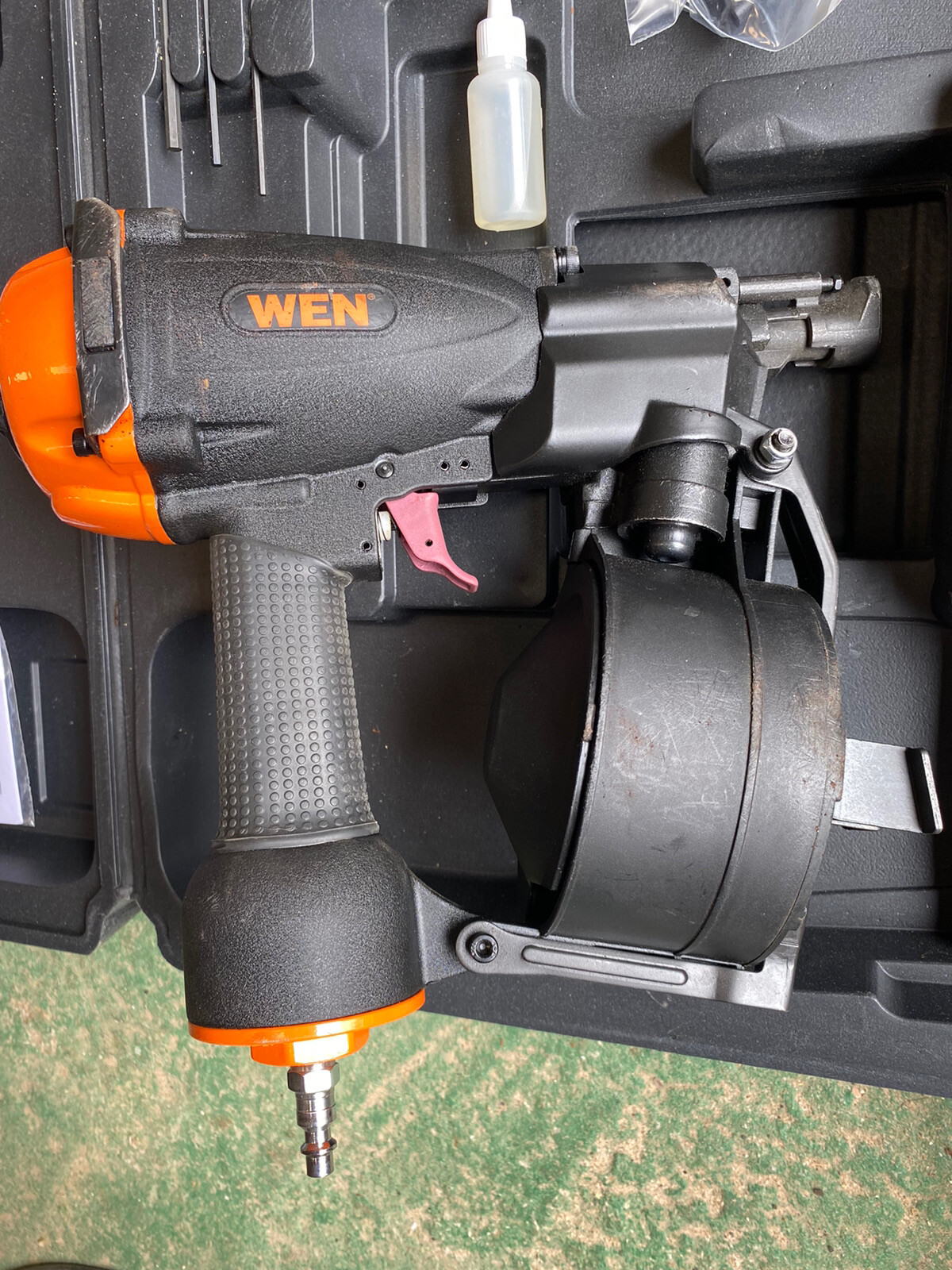 WEN 11Gauge Pneumatic Coil Roofing Nailer 61783 + 5,640 1.5" Nails